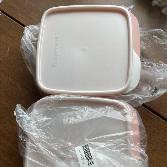 Tupperware New Lunch-It set of two in a pale pink - Picture 4 of 4